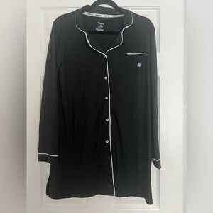 Short light weight gown/robe